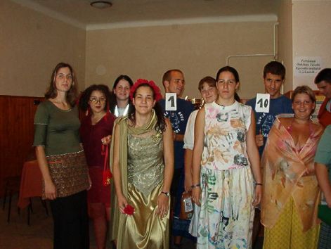 2003. évi falunapon, fellépésre készen a FIKUSZ_1